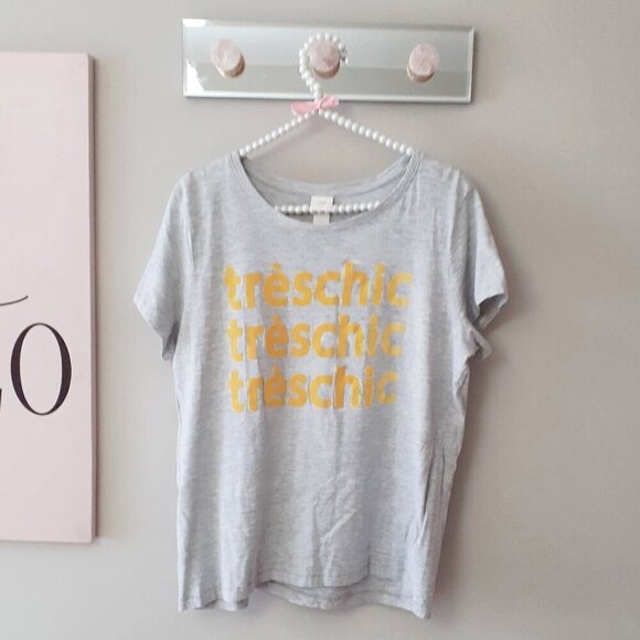 EUC H&M grey & mustard yellow “Tres Chic” print short sleeve t-shirt, L - Picture 5 of 8